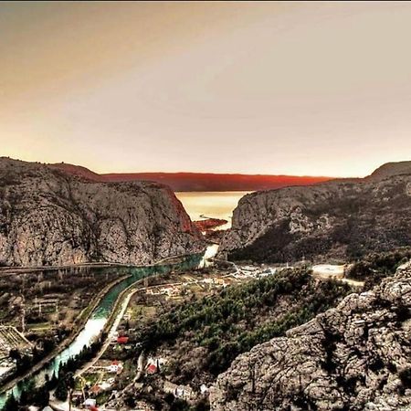 Apartmani Branko Vojnovic Omiš Esterno foto