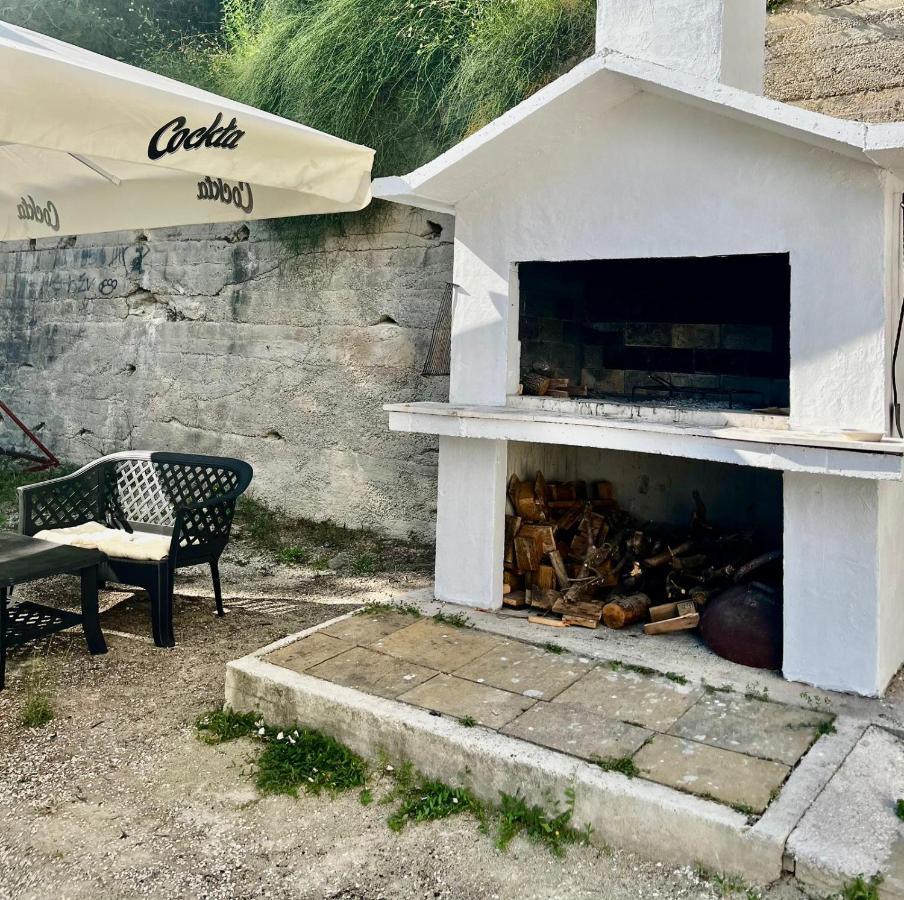 Apartmani Branko Vojnovic Omiš Esterno foto