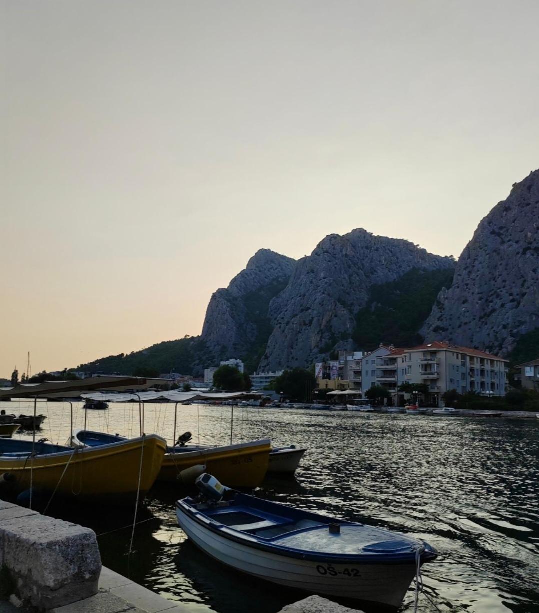 Apartmani Branko Vojnovic Omiš Esterno foto