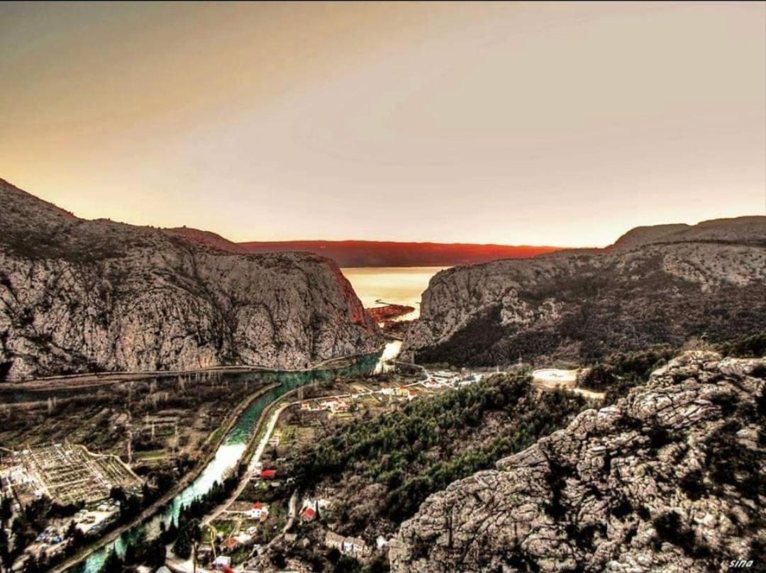 Apartmani Branko Vojnovic Omiš Esterno foto