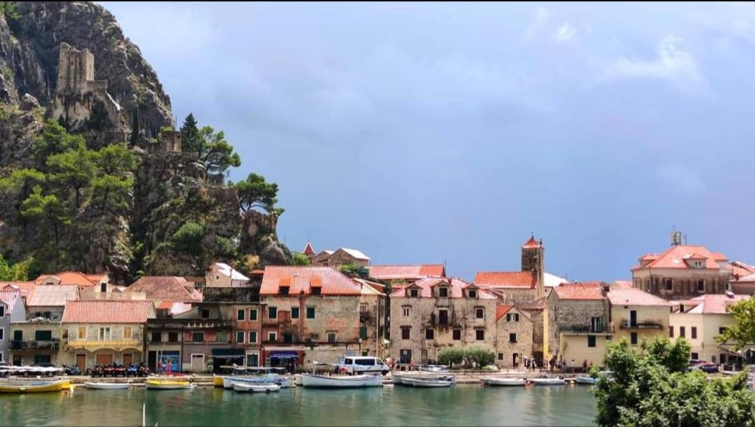 Apartmani Branko Vojnovic Omiš Esterno foto
