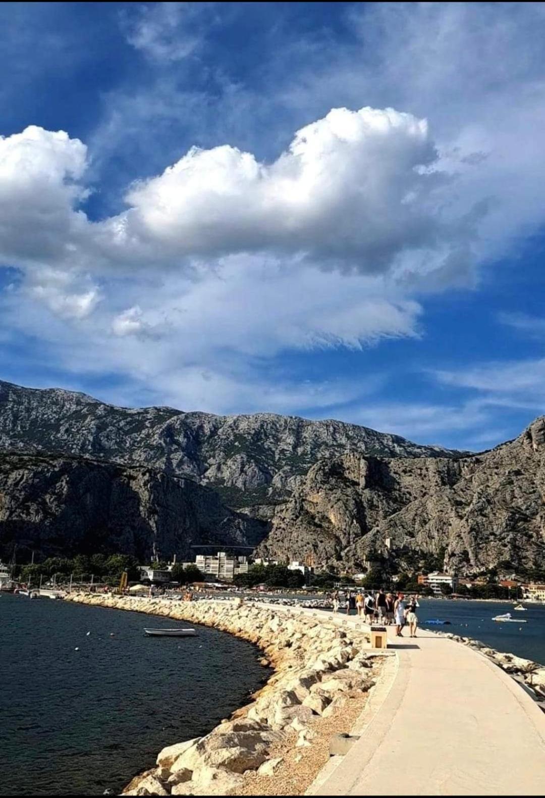 Apartmani Branko Vojnovic Omiš Esterno foto