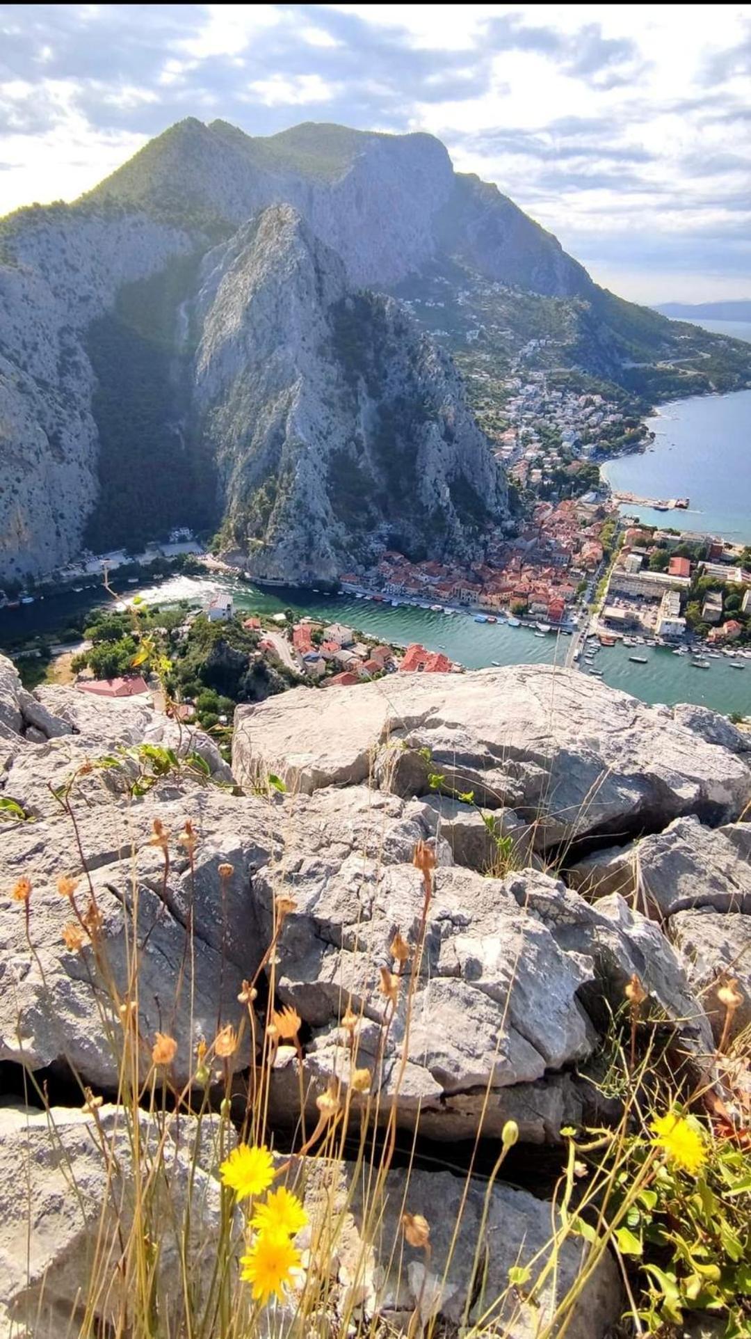 Apartmani Branko Vojnovic Omiš Esterno foto