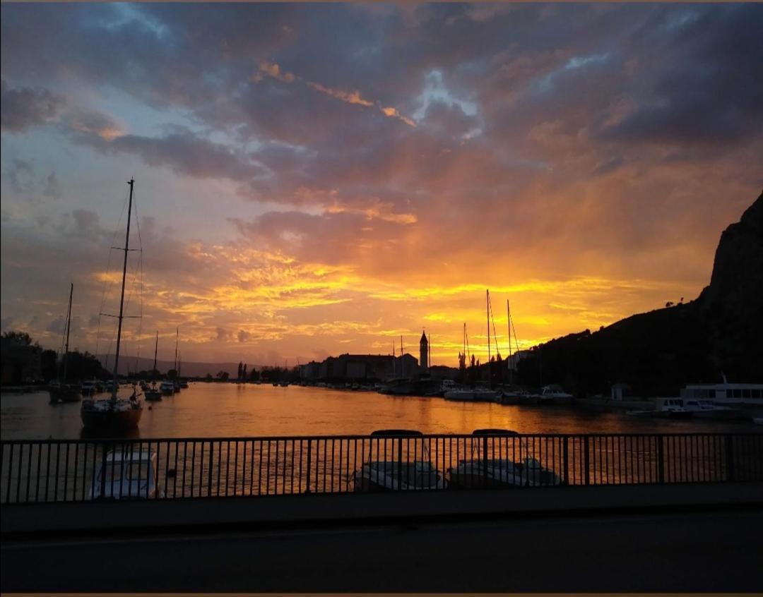 Apartmani Branko Vojnovic Omiš Esterno foto