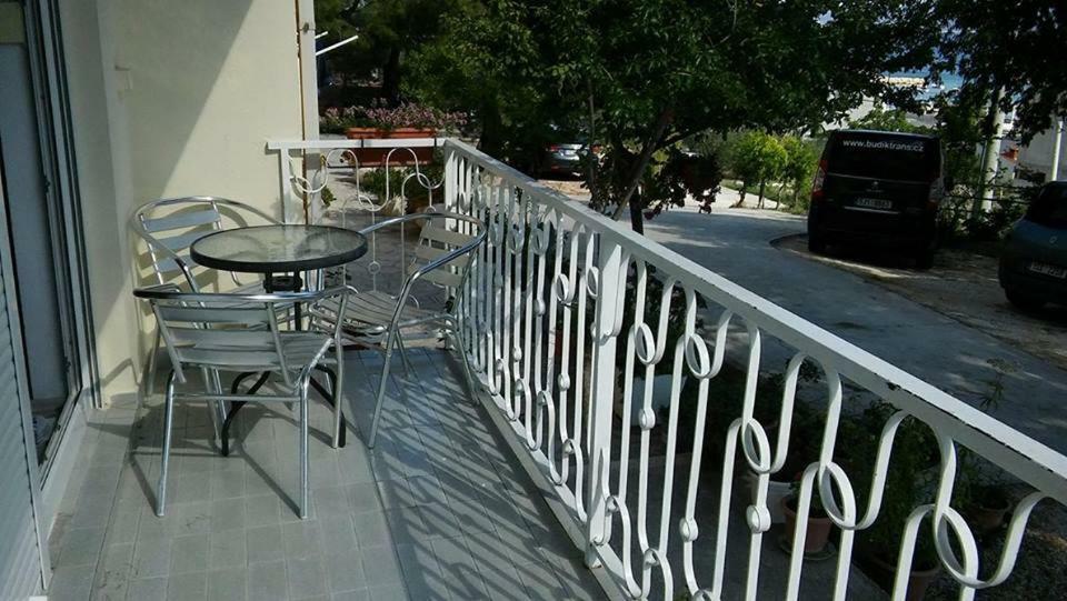 Apartmani Branko Vojnovic Omiš Esterno foto