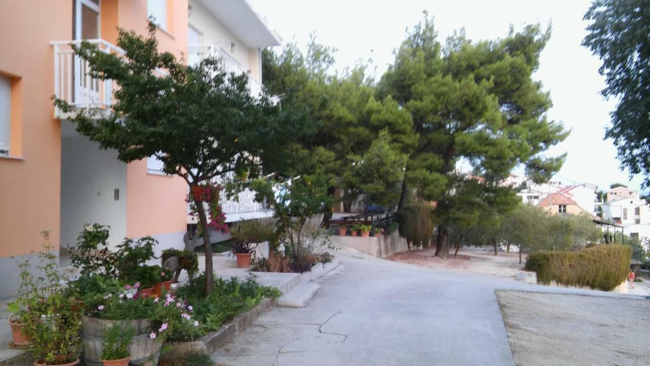 Apartmani Branko Vojnovic Omiš Esterno foto